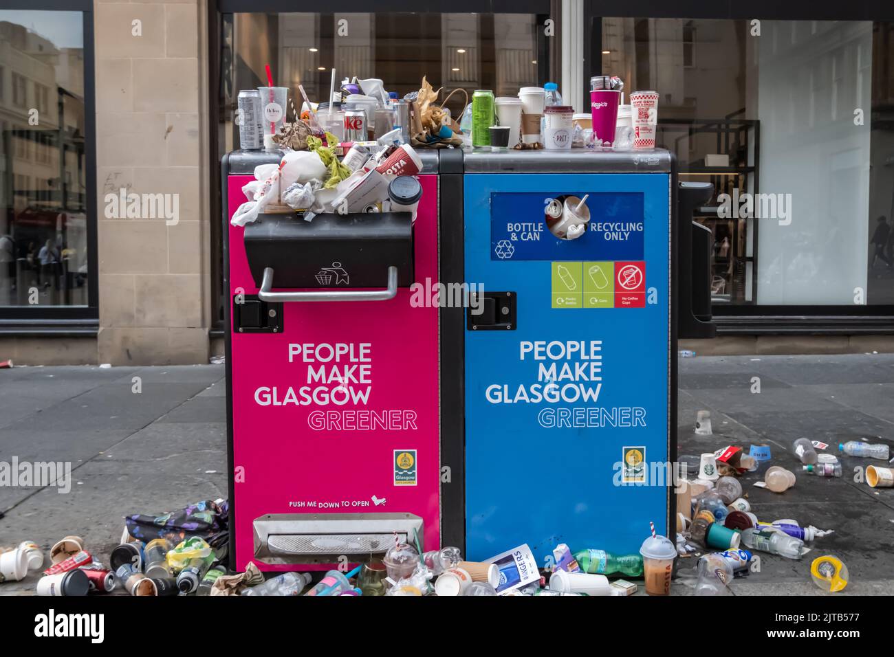 Glasgow, Scotland, UK. 29th August, 2022. Refuse Bins overflow with