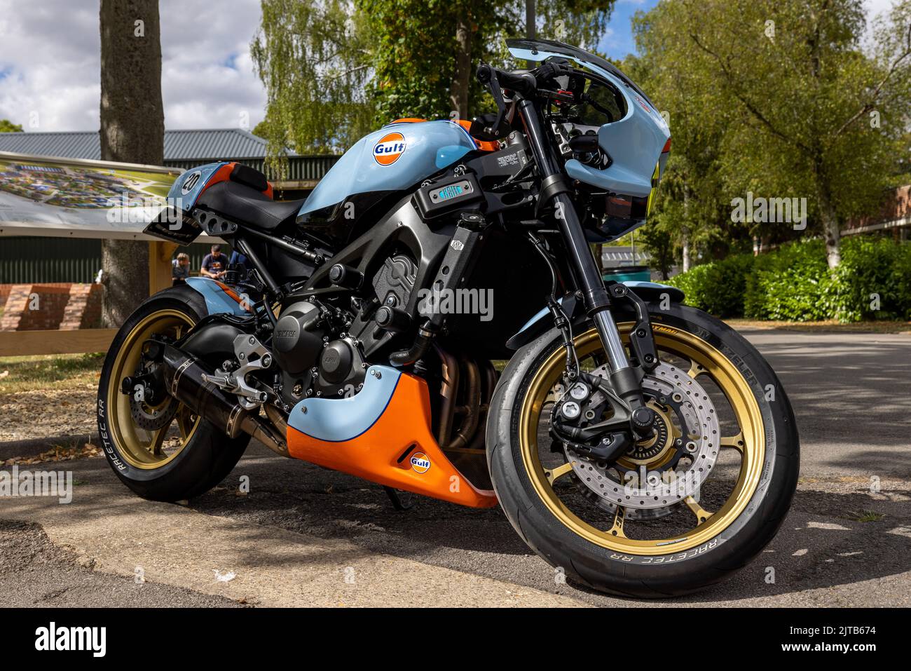 Yamaha XSR900 Abarth ‘AU67 HBX’ with the iconic Gulf livery at the Bicester Heritage Centre Stock Photo