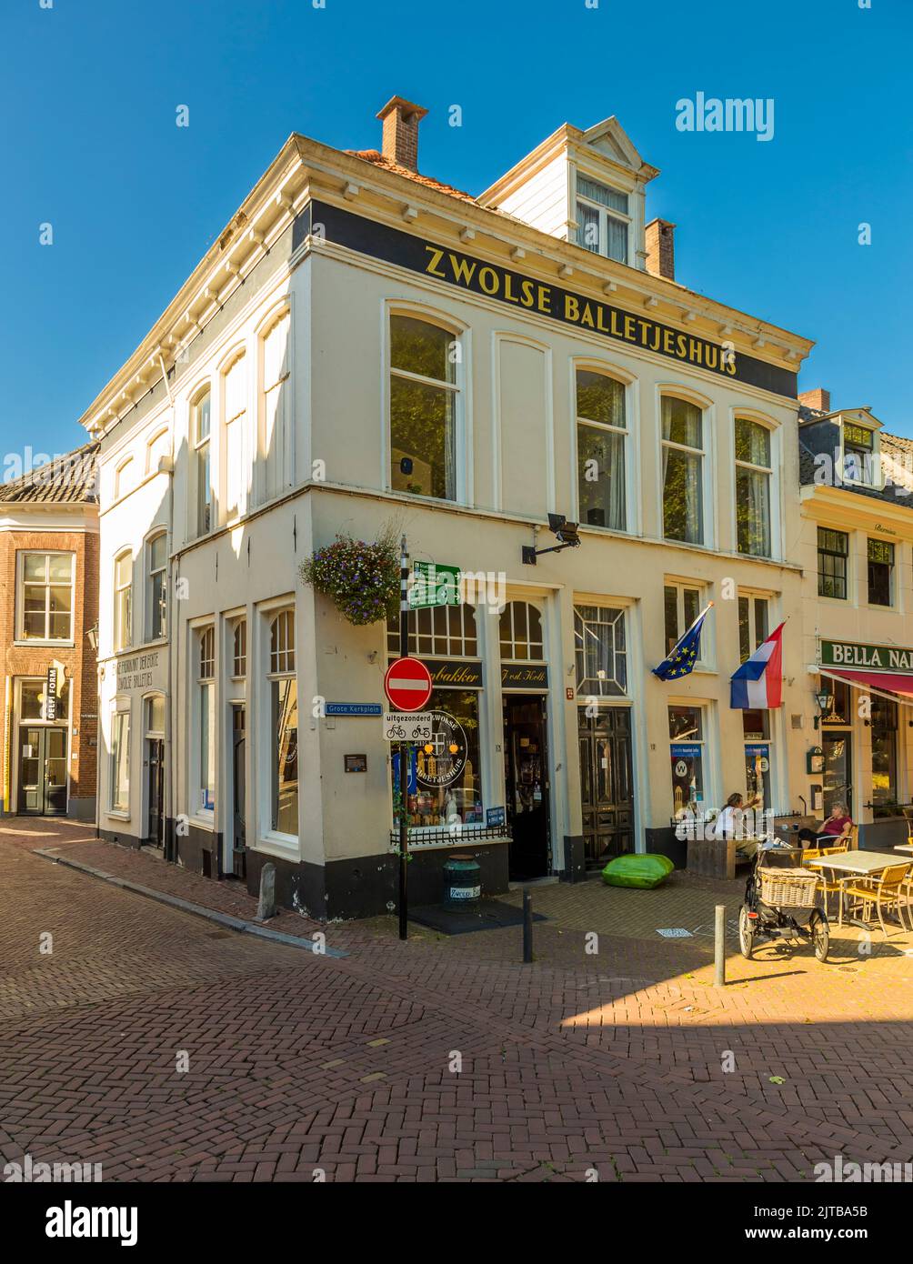 Balletjeshuis Manufacture and sales store for the local sweet specialty