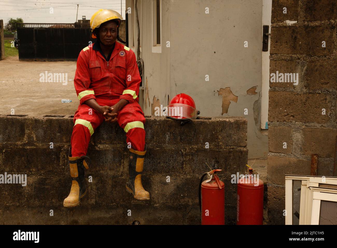 Ogun State, Nigeria. 29th August 2022. A fire fighter taking a rest after a gas explosion at a plant near the Redeemed Christian Church of God (Redemption Camp) along the Lagos-Ibadan Expressway, Ogun State, Nigeria. Stock Photo