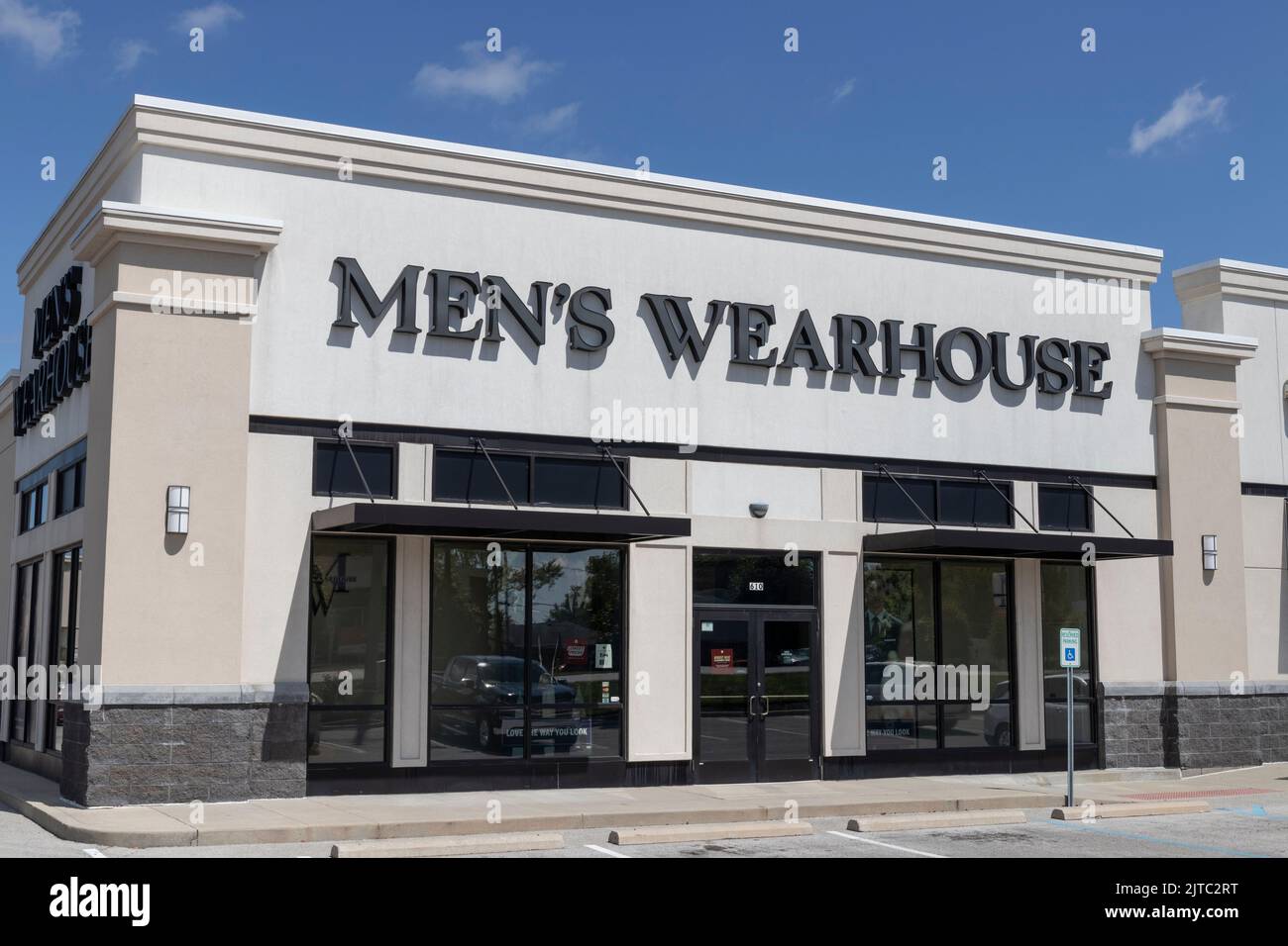 Muncie Circa August 2022 The Men's Wearhouse Retail Strip Mall