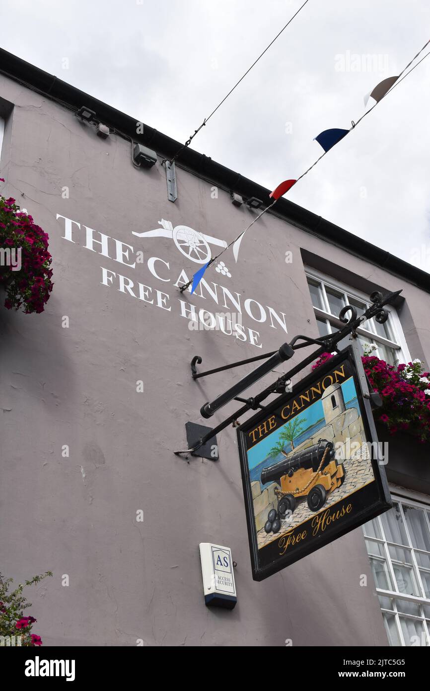 The inn sign for The Cannon Free House in Newport Pagnell. Stock Photo