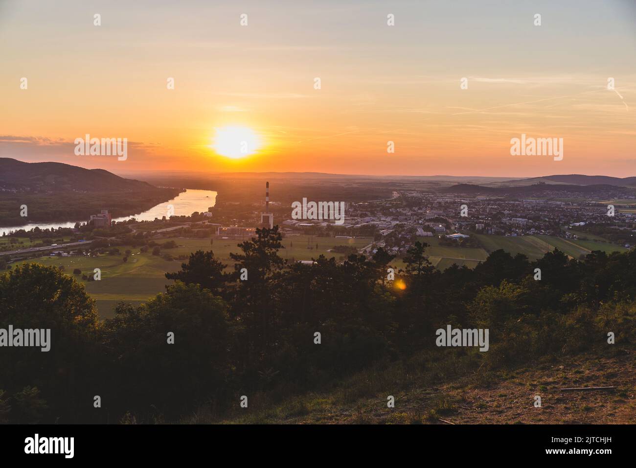 Korneuburg bei Sonnenuntergang, Bisamberg, Niederösterreich, Österreich Stock Photo