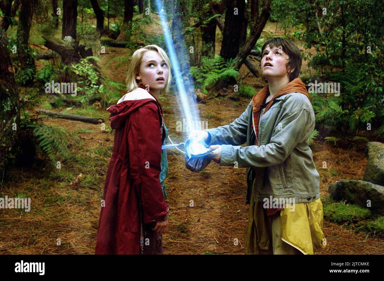 ANNASOPHIA ROBB, JOSH HUTCHERSON, BRIDGE TO TERABITHIA, 2007 Stock Photo Alamy
