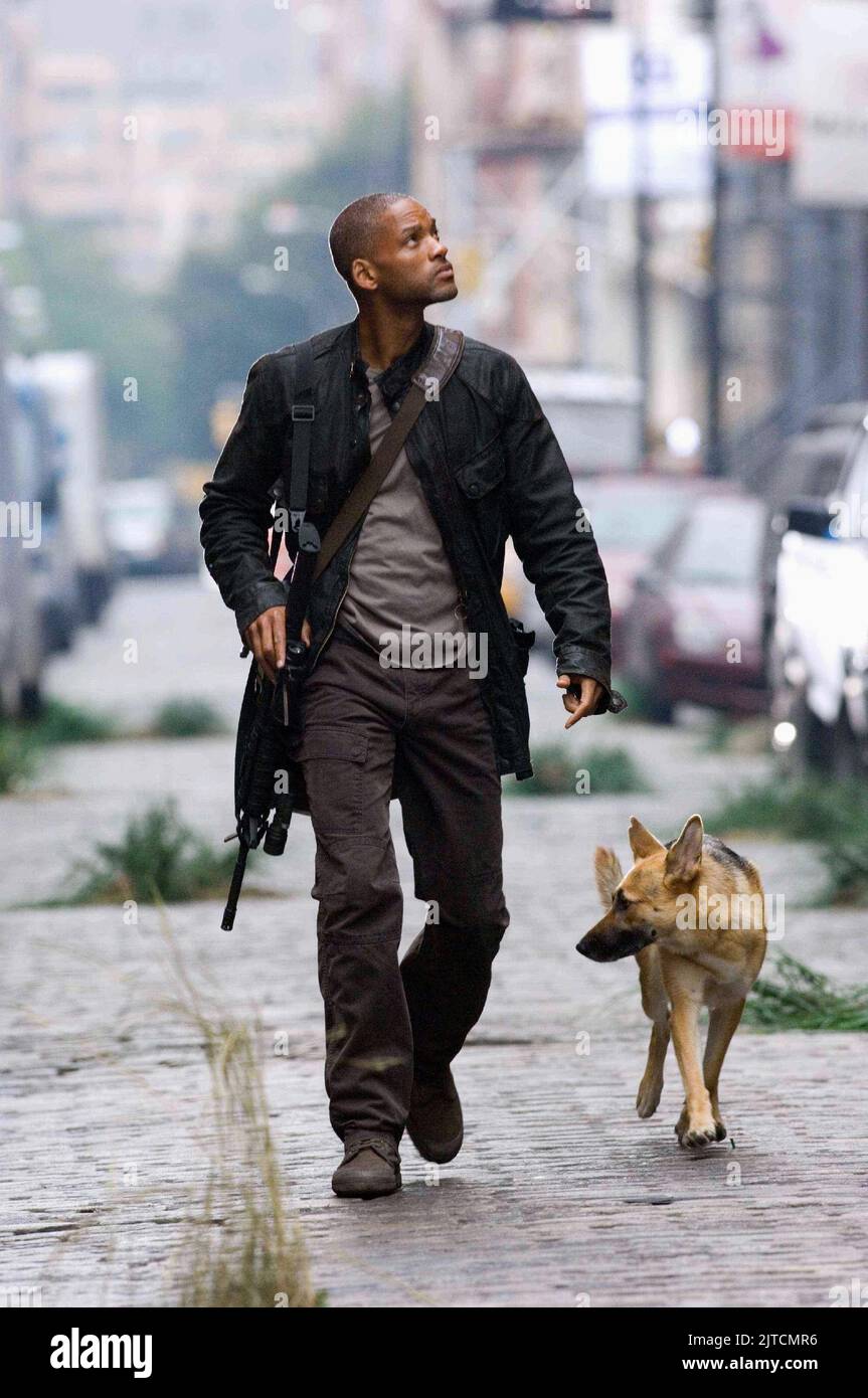 WILL SMITH, DOG, I AM LEGEND, 2007 Stock Photo Alamy