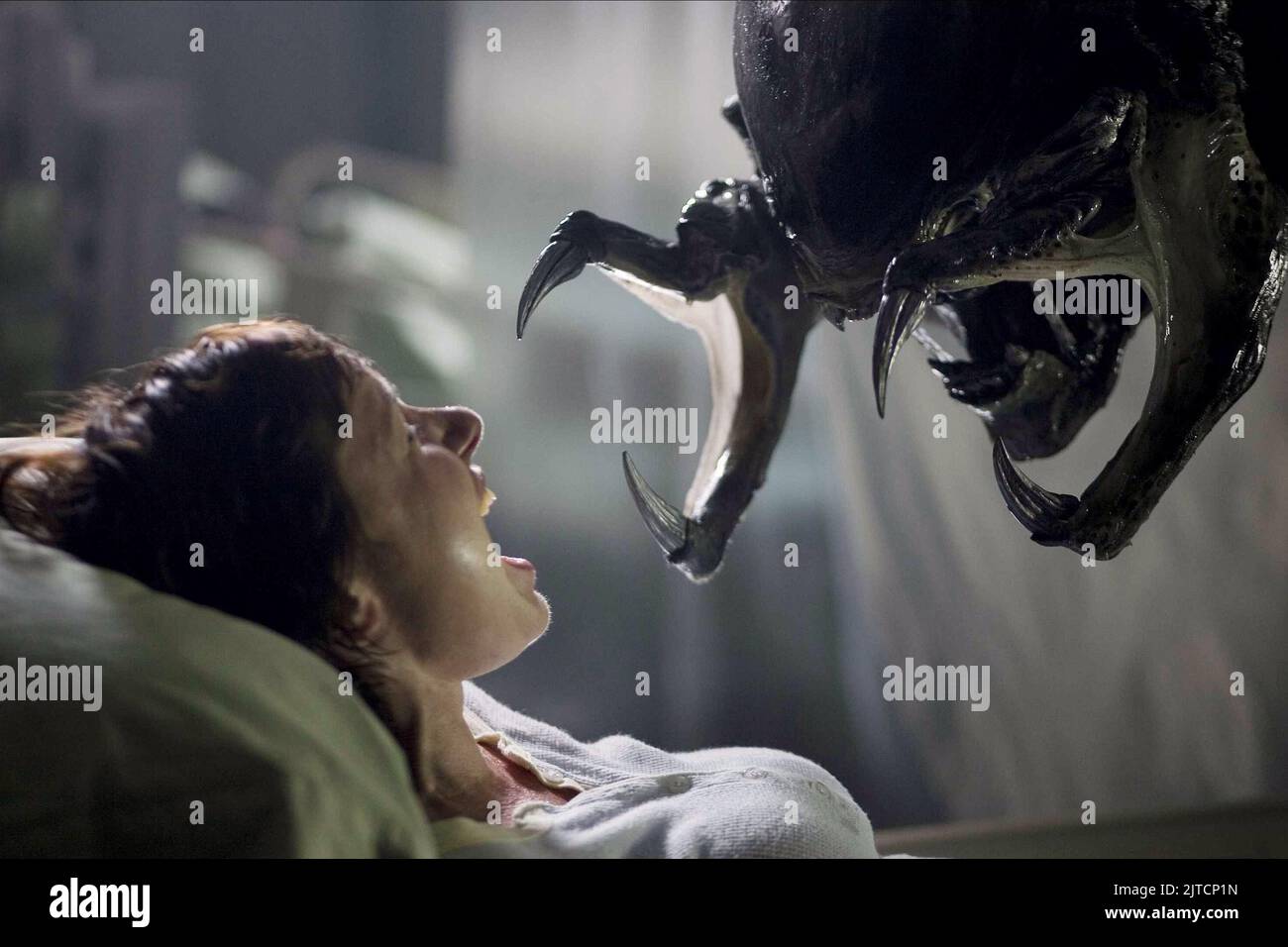 Alien vs predator requiem hi-res stock photography and images - Alamy