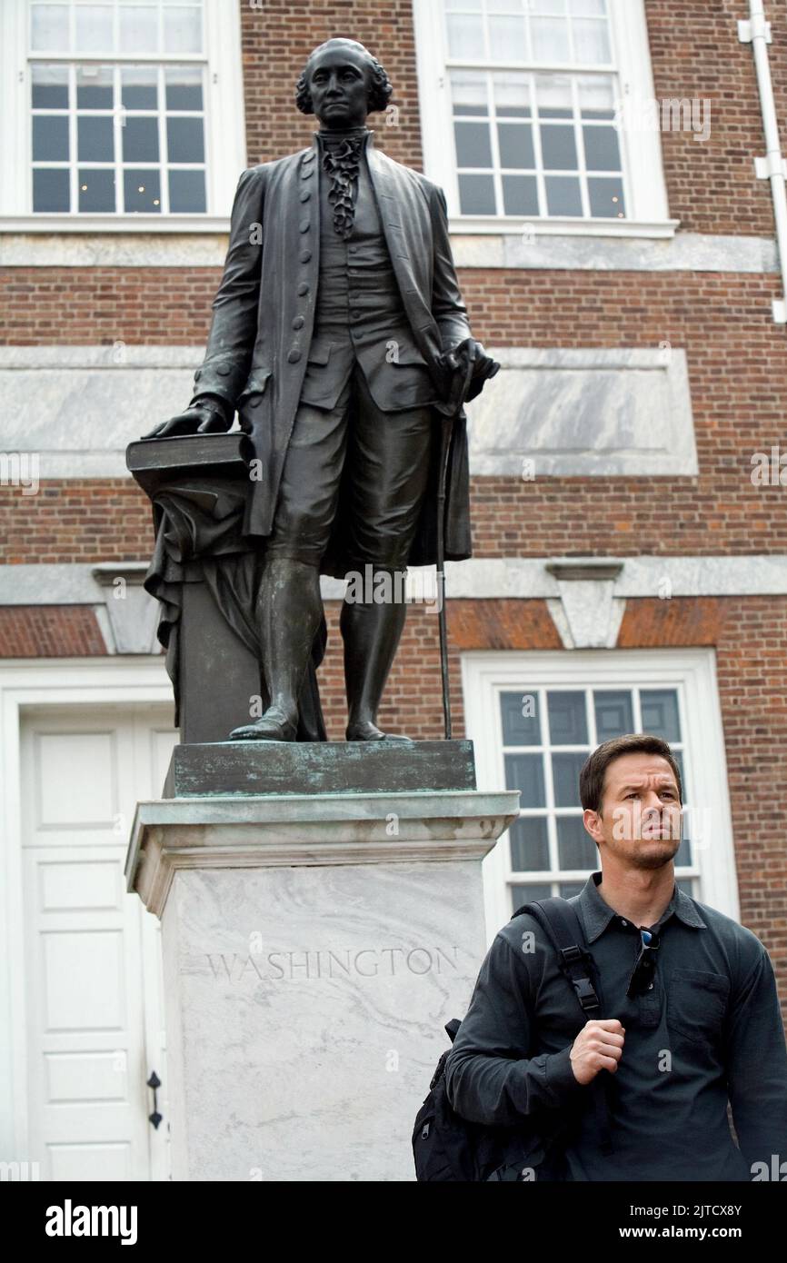 Shooter 2007 mark wahlberg hi res stock photography and images Alamy