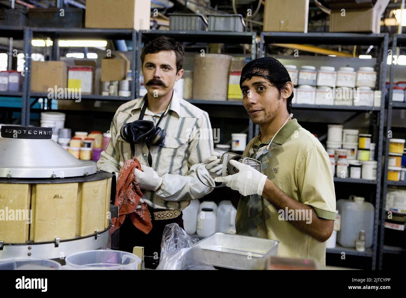 CASEY AFFLECK, LUIS CHAVEZ, OCEAN’S THIRTEEN, 2007 Stock Photo - Alamy