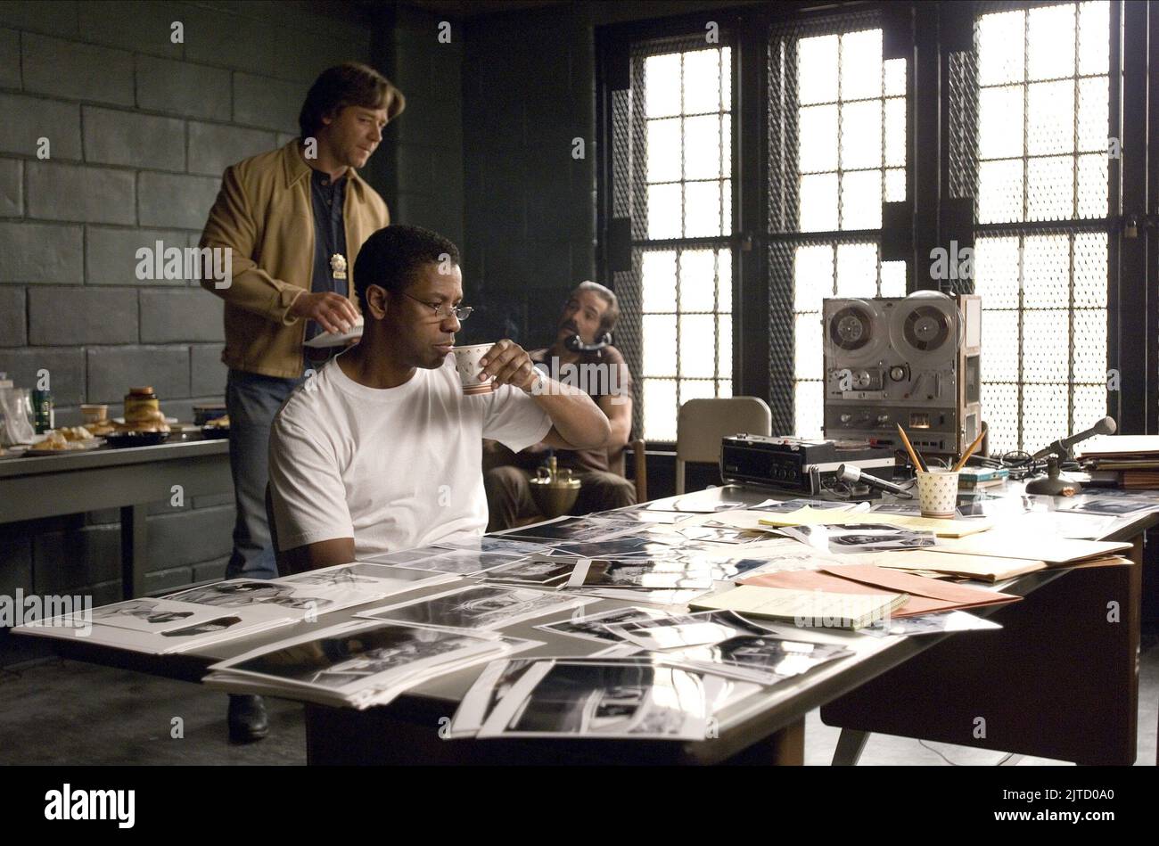 RUSSELL CROWE, DENZEL WASHINGTON, AMERICAN GANGSTER, 2007 Stock Photo
