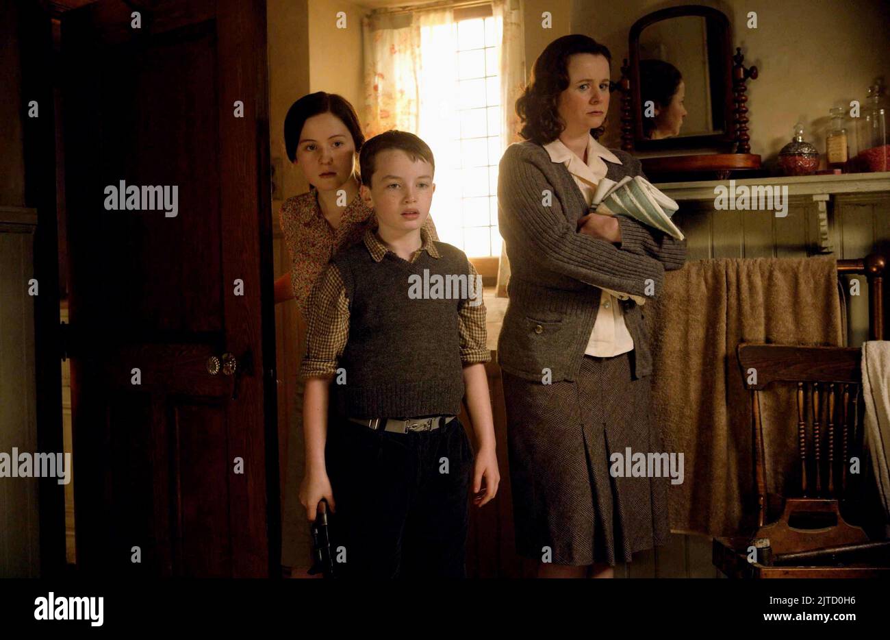 Alex etel emily water horse hires stock photography and images Alamy