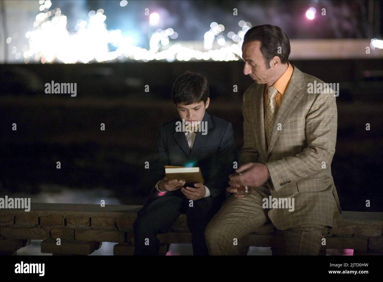 ZEKERIA EBRAHIMI SHAUN TOUB THE KITE RUNNER 2007 Stock Photo Alamy Zekeria ebrahimi shaun toub the kite runner 2007 stock photo alamy