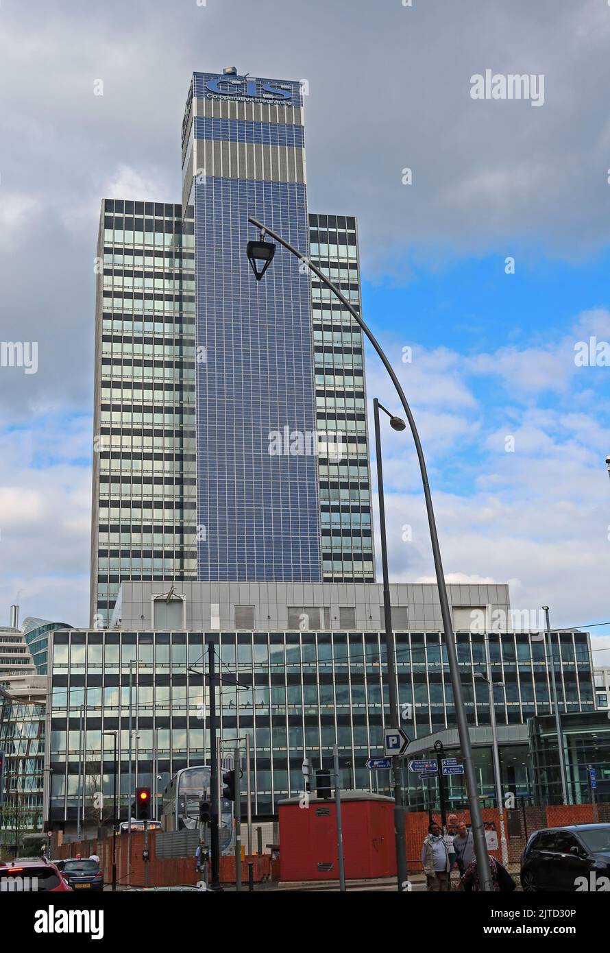 CIS building Manchester, CIS Tower, solar panel-clad service tower, skyscraper on Miller Street Stock Photo