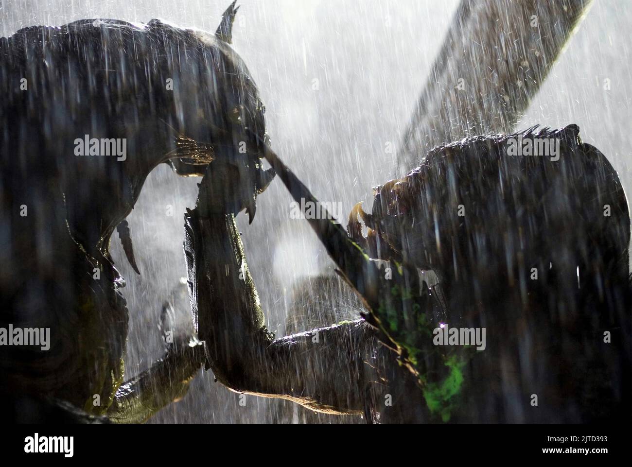 Aliens vs predator 2 hi-res stock photography and images - Alamy