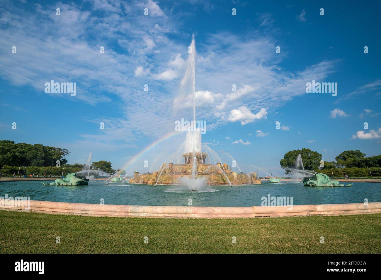 Very old Buckingham fountain in Grant Park, Chicago, USA with a rainbow Stock Photo Alamy