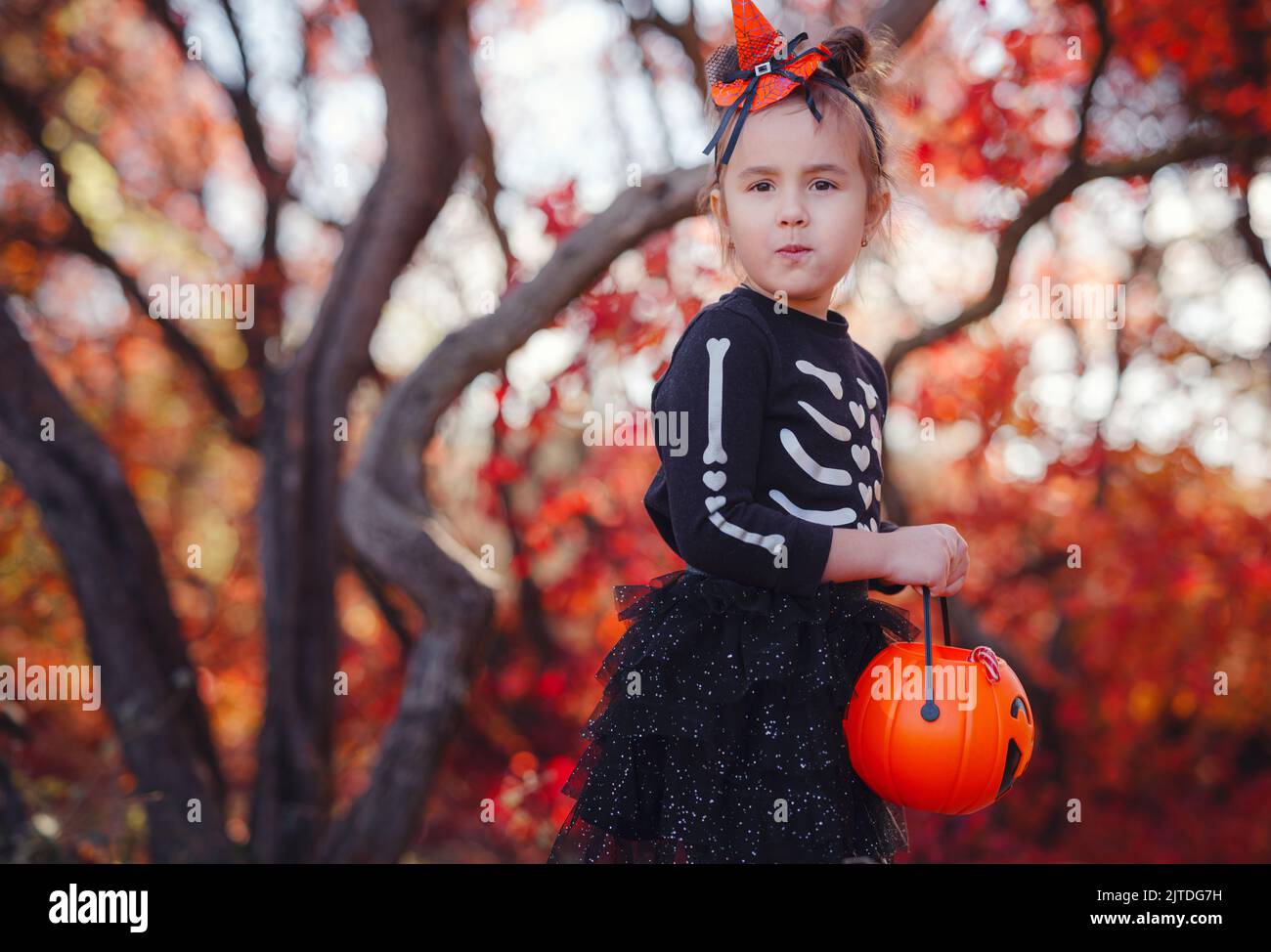 Halloween character kid cartoon in Halloween vampire costume 21594277 PNG