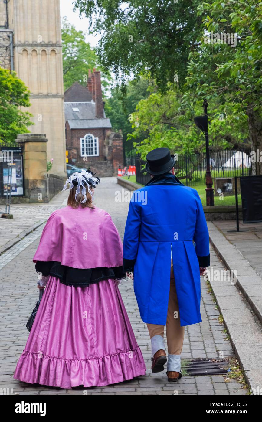 England, Kent, Rochester, The Annual Dickens Festival, Couple Dressed in Victorian Costume Stock Photo