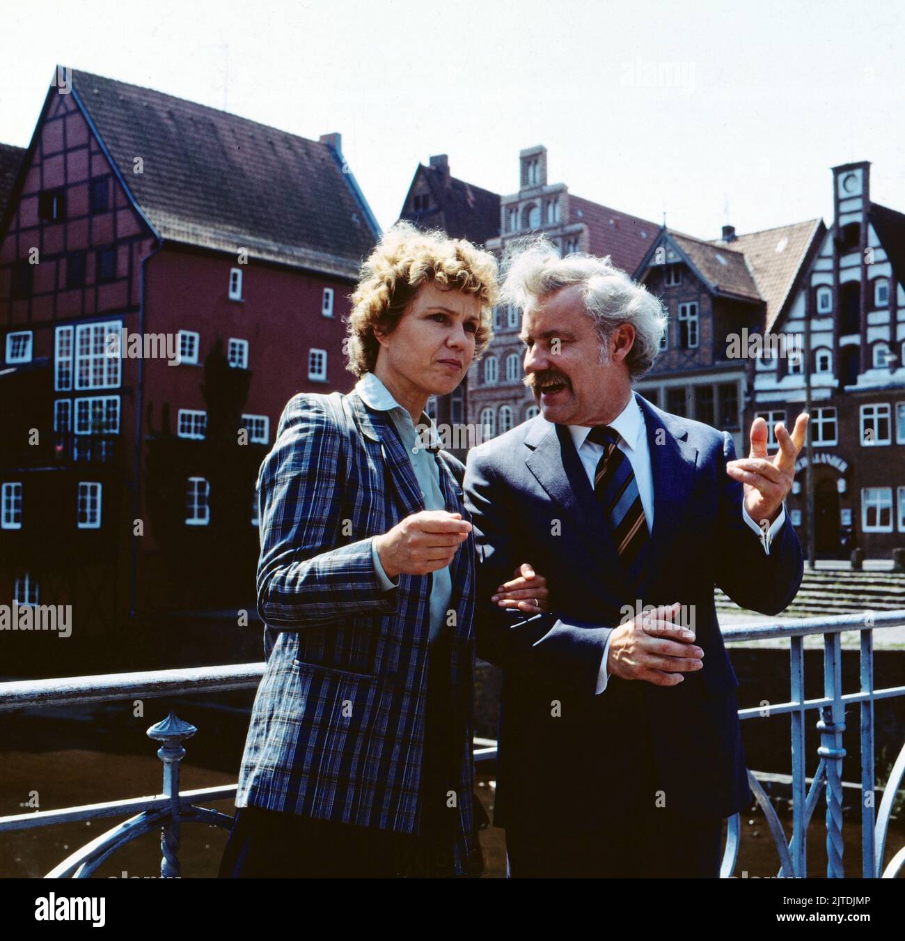 Norddeutsche Geschichten, ZDF Mini-Serie, Deutschland, 1987, Episode: Alte Möbel, Szene: Witta Pohl, Edgar Bessen. Norddeutsche Geschichten, TV mini series, Germany, 1987, episode: Alte Moebel, scene: Witta Pohl and Edgar Bessen Stock Photo