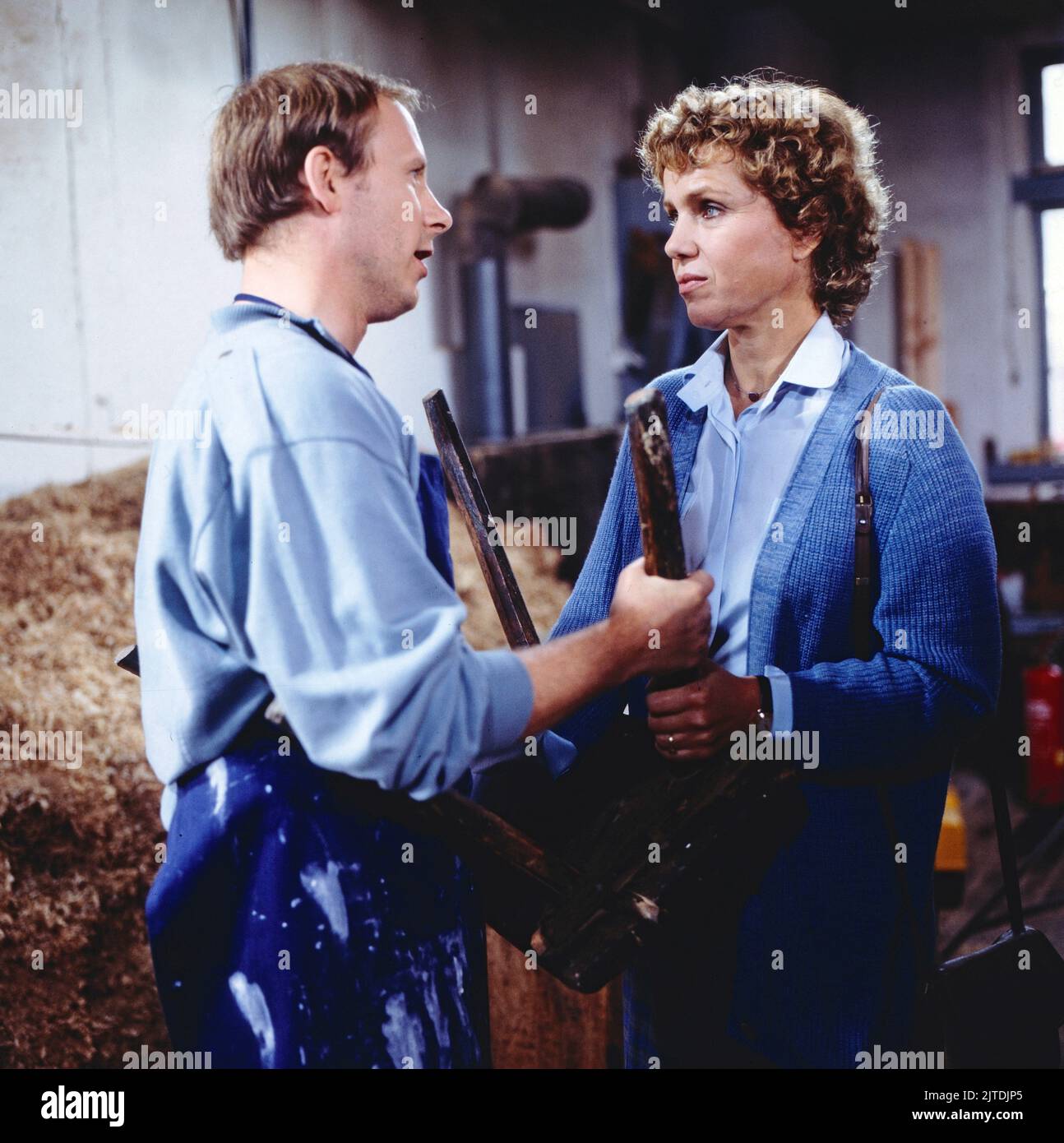 Norddeutsche Geschichten, ZDF Mini-Serie, Deutschland, 1987, Episode: Alte Möbel, Szene: Peter Färber, Witta Pohl. Norddeutsche Geschichten, TV mini series, Germany, 1987, episode: Alte Moebel, scene: Peter Faerber and Witta Pohl Stock Photo