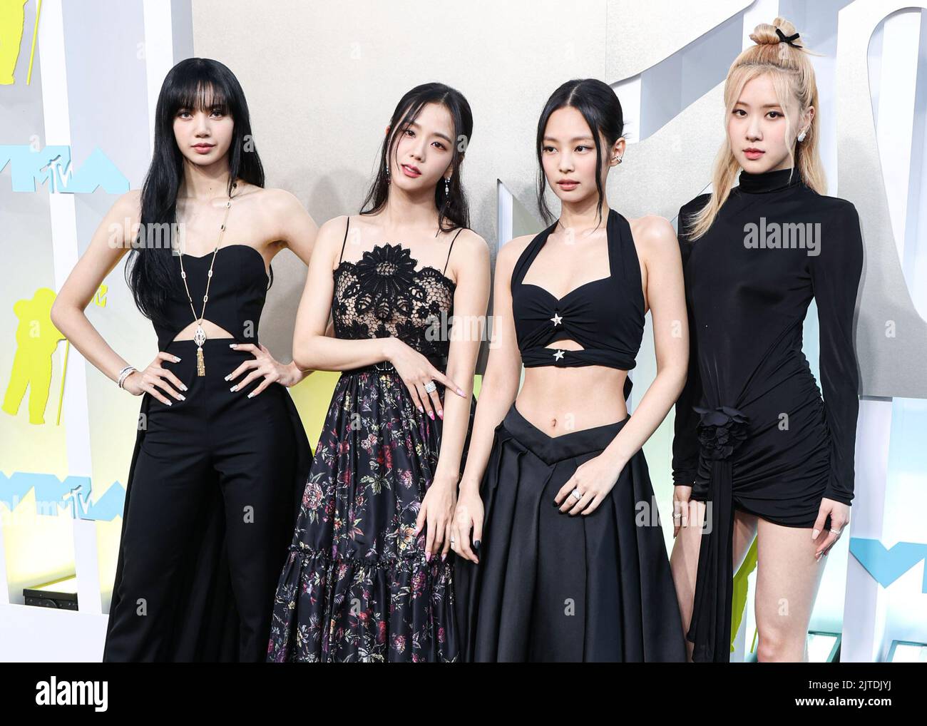 BLACKPINKs Jisoo a scenestealer at Dior show