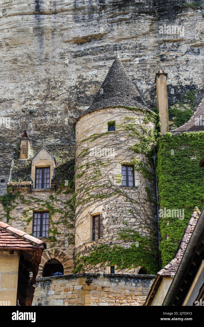 The Manoir de Tarde Overlooking the Village of La RoqueGageac