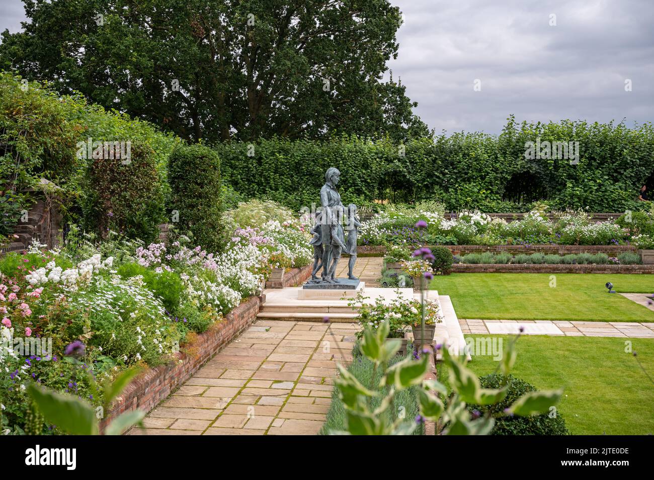 Princess Diana Statue, Kensington Gardens, London Stock Photo Alamy