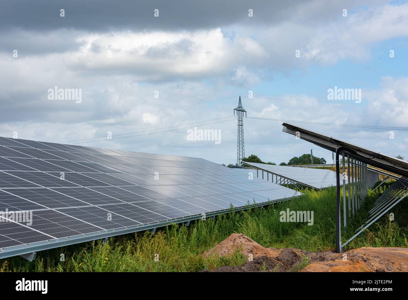 Fotovoltaikanlage zum erzeugung, von Grünem Strom  auf einem Feld in Schleswig-Holstein Stock Photo
