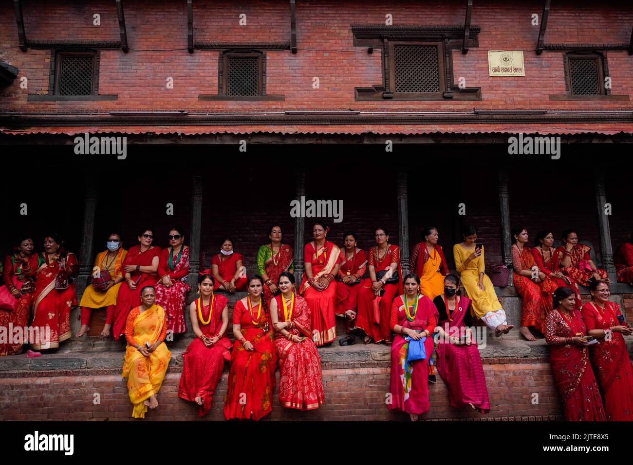 Kathmandu, Nepal. 30th Aug, 2022. Nepalese Hindu women rest during the Teej festival inside Pashupathinath Temple in Kathmandu. Married and unmarried women observe fasting. Married women abstain strictly from food and drinks, believing their devotion to god will be blessed with longevity, peace, and prosperity for their husbands and family. Unmarried women observe the fast with the hope of being blessed with a good husband by praying, singing, and dancing. (Photo by Skanda Gautam/SOPA Images/Sipa USA) Credit: Sipa USA/Alamy Live News Stock Photo