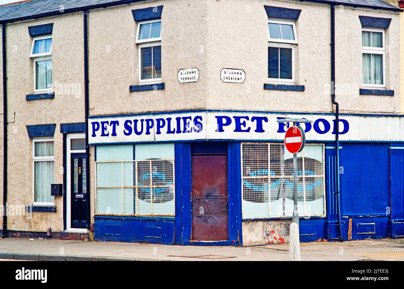 Closed Pet Supplies Store, Darlington, England Stock Photo