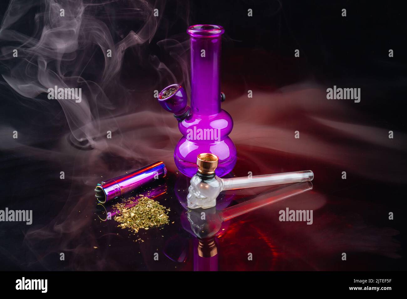 Smoking bong hi-res stock photography and images - Page 2 - Alamy