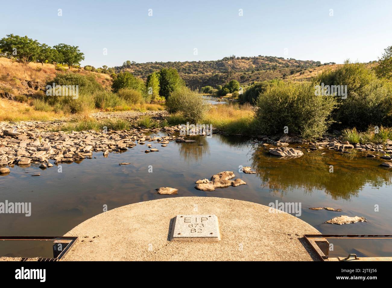 A plaque marks the border between Spain and Portugal on the remote rural bridge and crossing point at Vado del Río Erjas (Erges or Eljas) Stock Photo