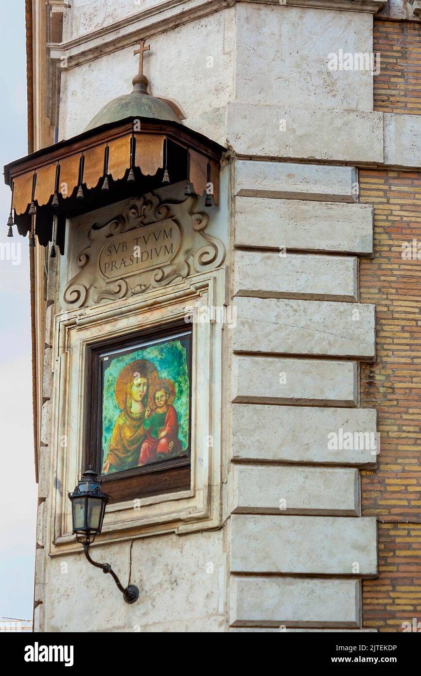 Catholic icon of the Mother of God in the corner of a house in Rome Stock Photo