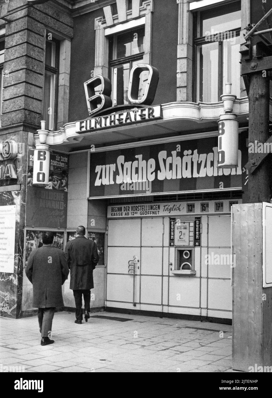 Das BIO Kino auf dem Kürfürstendamm in Berlin zeigt den Film 'Zur Sache, Schätzchen', Deutschland 1968. Stock Photo