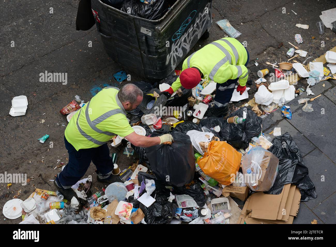 Edinburgh Scotland, UK 30 August 2022. Refuse collections restart after strike action by workers