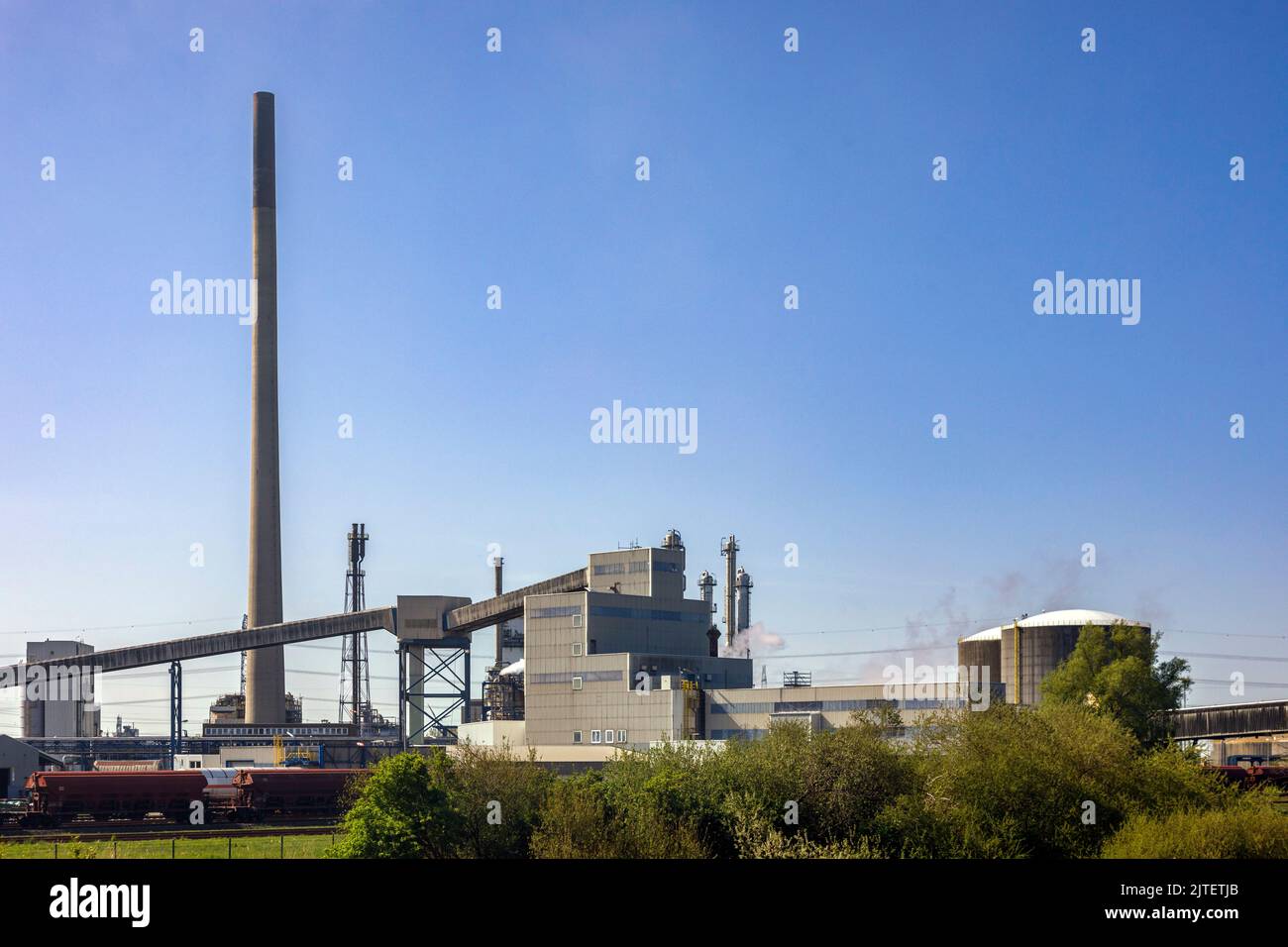 Yara GmbH & Co. KG in the ChemCoast Park Brunsbttel, with an ammonia and  urea plant, major producer of AdBlue Stock Photo - Alamy