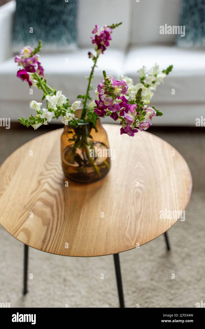 Round coffee table hi-res stock photography and images - Alamy