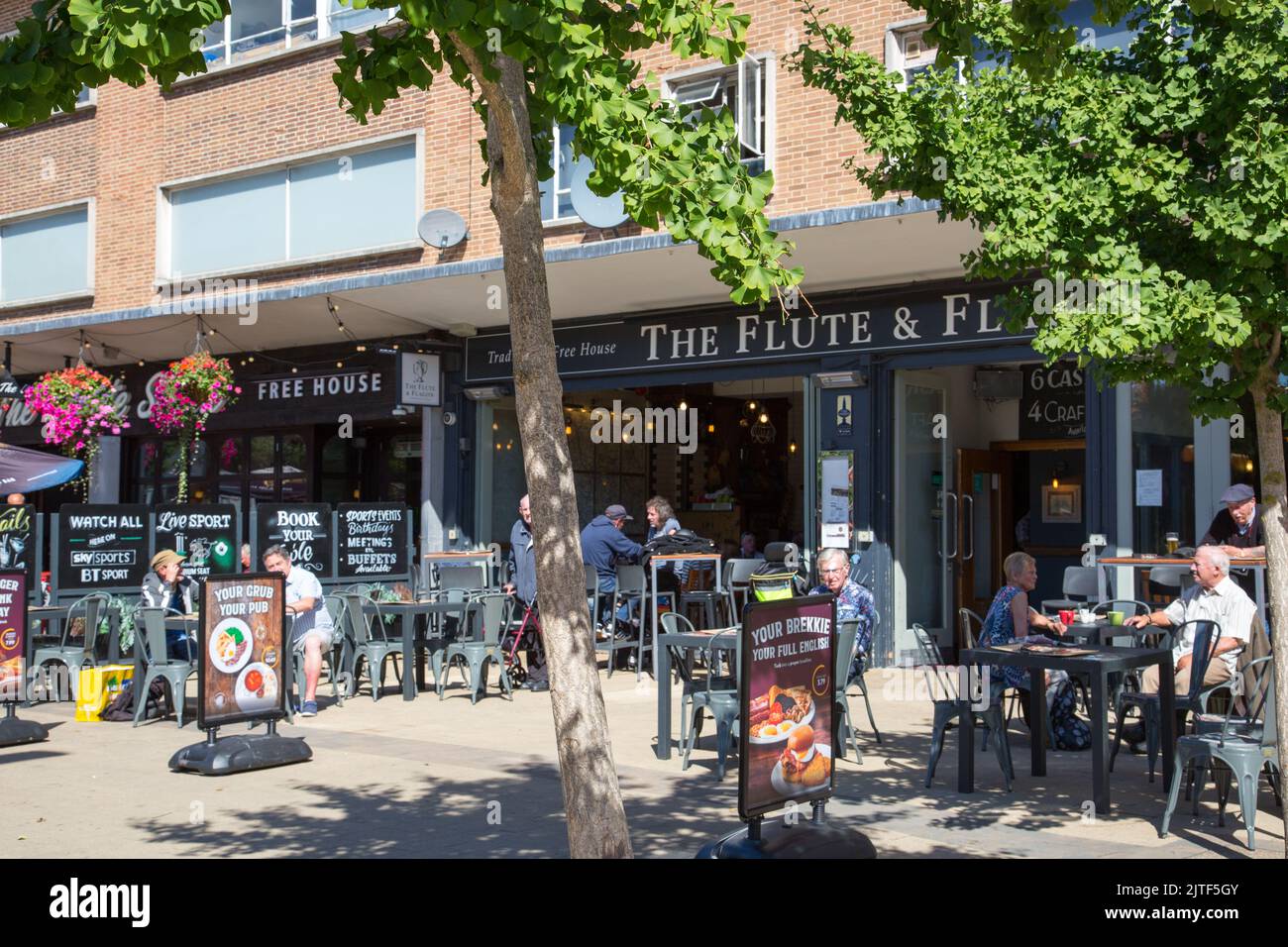 The Flute & Flagon, Solihull town centre Stock Photo Alamy