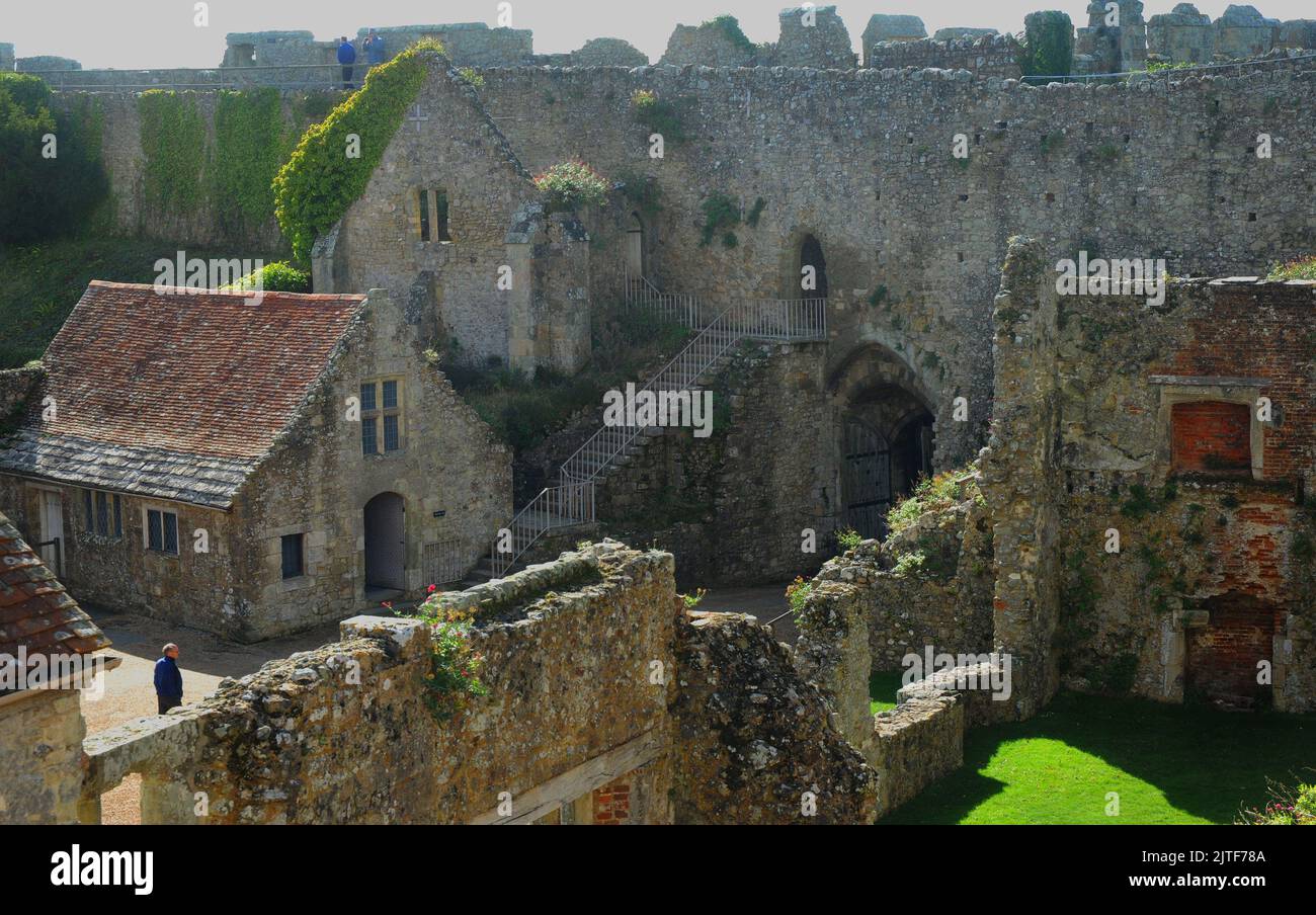 CARISBROOKE CASTLE ON THE ISLE OF WIGHT WHERE KING CHARLES 1ST WAS ...