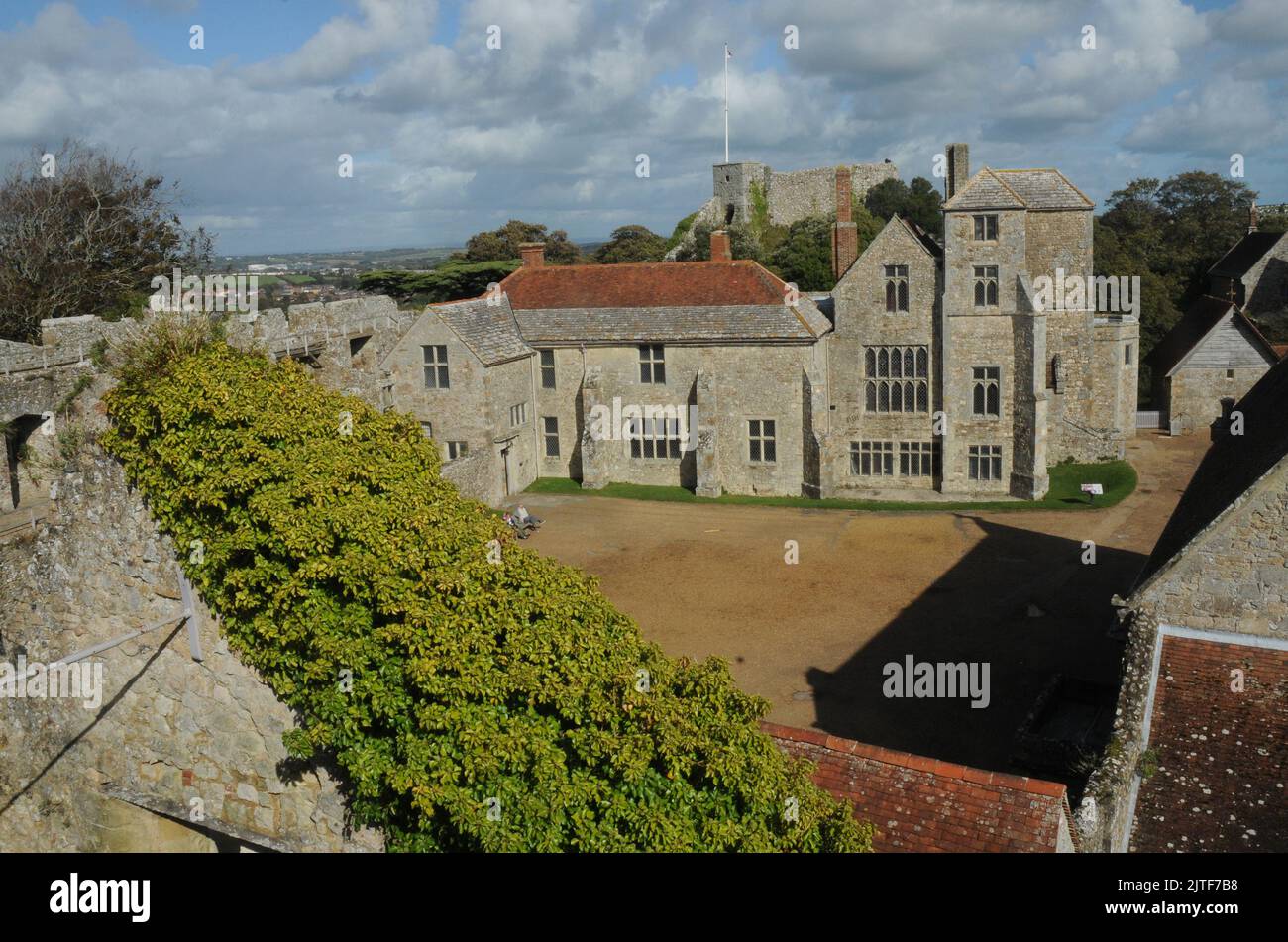 THE GREAT HALL OF CARISBROOKE CASTLE ON THE ISLE OF WIGHT WHERE KING ...