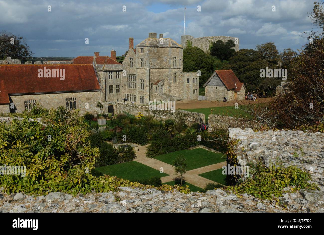 CARISBROOKE CASTLE ON THE ISLE OF WIGHT WHERE KING CHARLES 1ST WAS ...