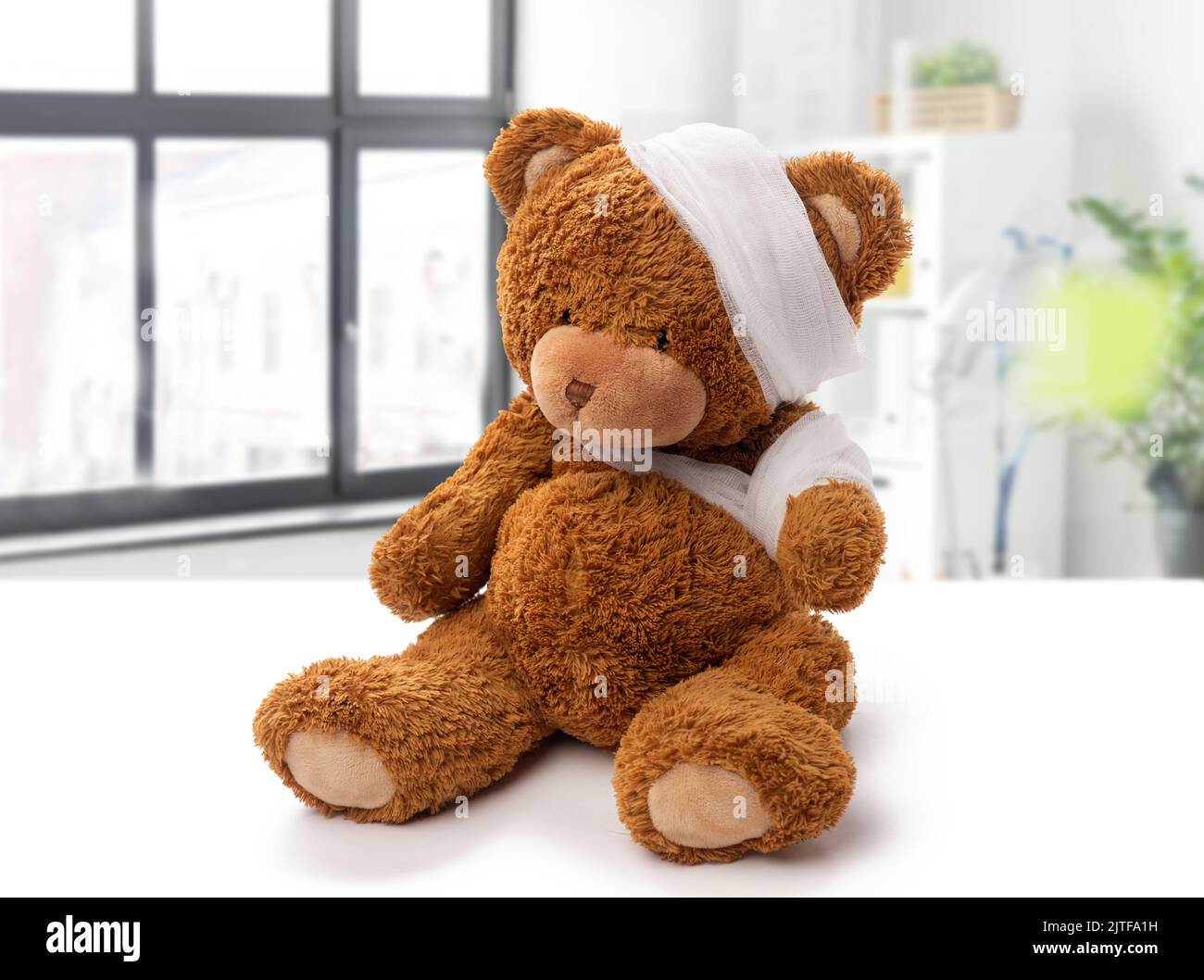 Teddy bear bandaged head hi-res stock photography and images - Alamy