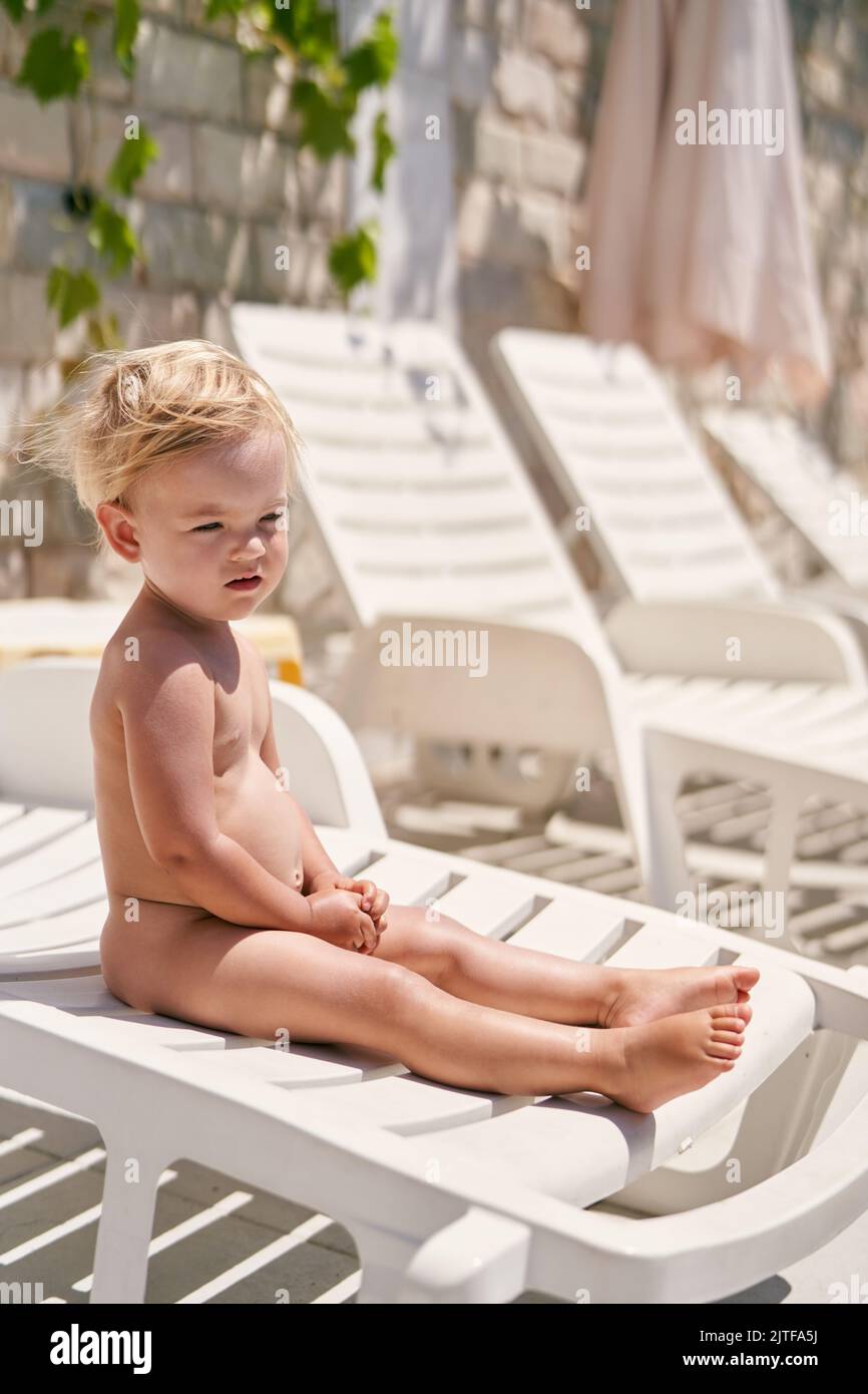 Little girl sunbathing hi-res stock photography and images - Alamy