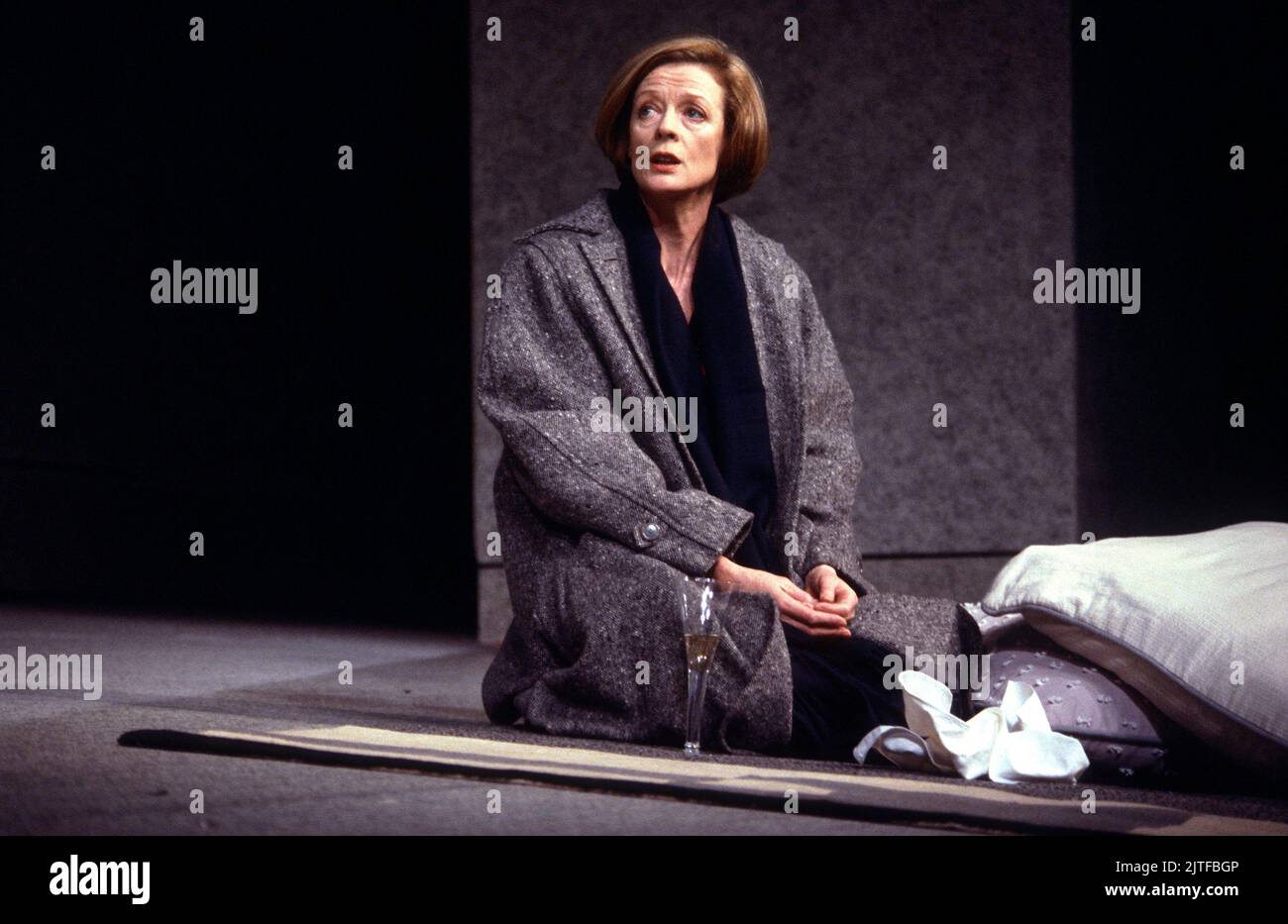 Maggie Smith (Halina) in COMING IN TO LAND by Stephen Poliakoff at the Lyttelton Theatre, National Theatre (NT), London SE1  07/01/1987   design: Alison Chitty  lighting: Stephen Wentworth  director: Peter Hall Stock Photo
