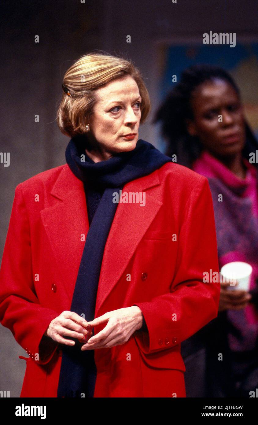l-r: Maggie Smith (Halina), Ella Wilder (Waveney) in COMING IN TO LAND by Stephen Poliakoff at the Lyttelton Theatre, National Theatre (NT), London SE1  07/01/1987   design: Alison Chitty  lighting: Stephen Wentworth  director: Peter Hall Stock Photo