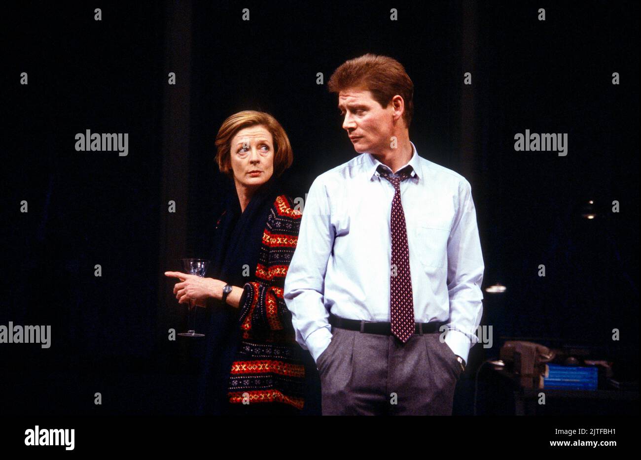 Maggie Smith (Halina), Anthony Andrews (Neville) in COMING IN TO LAND by Stephen Poliakoff at the Lyttelton Theatre, National Theatre (NT), London SE1  07/01/1987   design: Alison Chitty  lighting: Stephen Wentworth  director: Peter Hall Stock Photo
