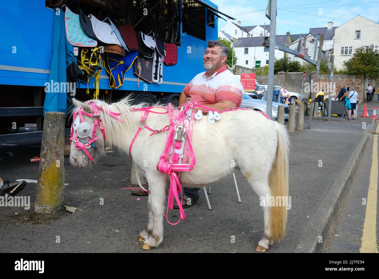 Ballycastle, United Kingdom. 30 Aug, 2022. The closing day of Ireland's oldest fair in the seaside town of Ballycastle on the north coast of North Antrim wrapping up a bank holiday weekend of trading, and a programme packed with entertainment, local and international cuisine at The Ould Lammas Fair. Credit: Steve Nimmons/Alamy Live News Stock Photo