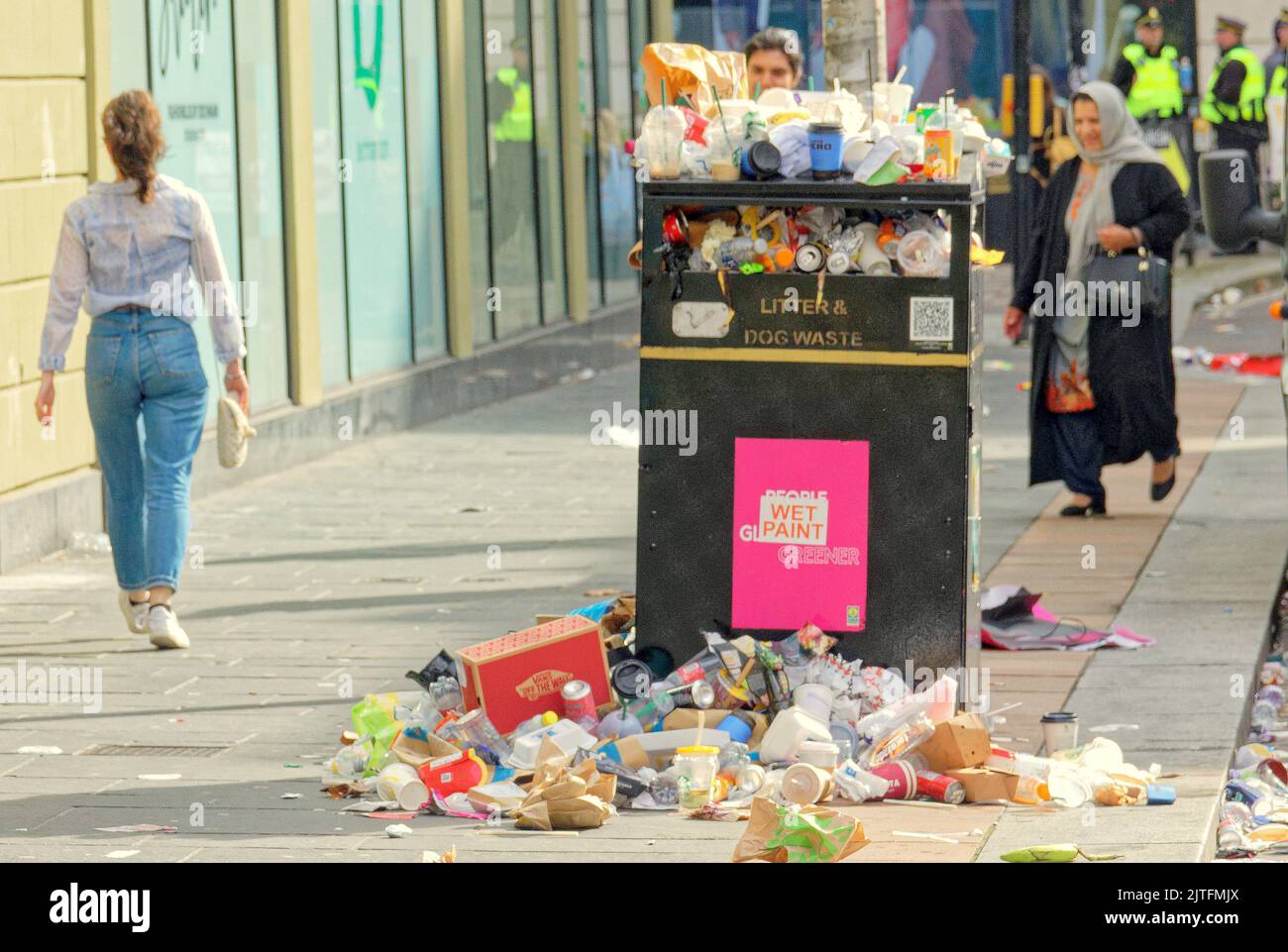 Glasgow, Scotland, UK 30th August, 2022. Council bin Strike sees
