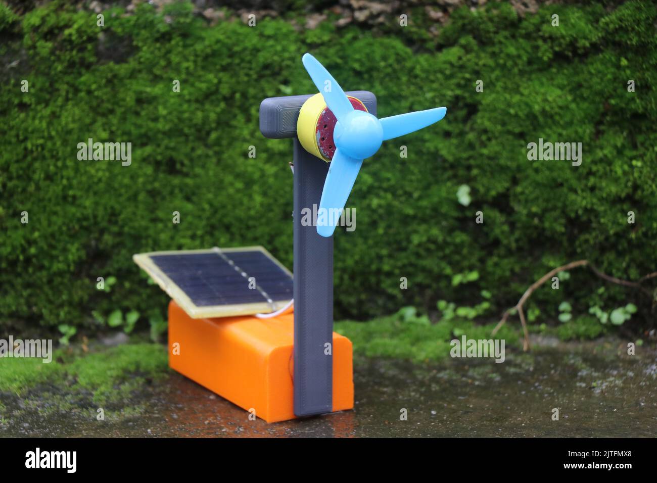 Solar wind mill made from 3d printed parts and a small solar panel