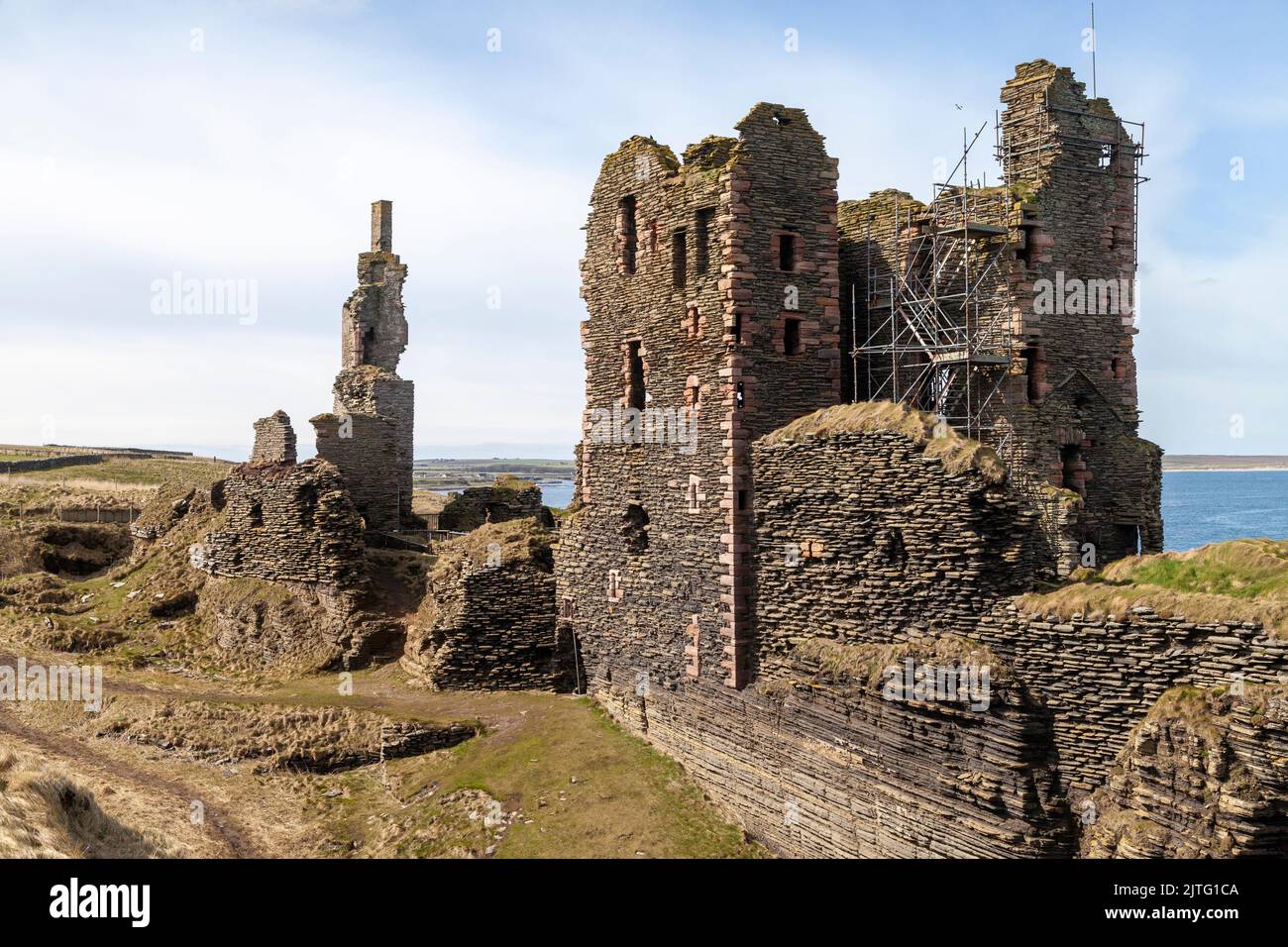Castle Sinclair Girnigoe is located about 3 miles north of Wick on the east coast of Caithness 