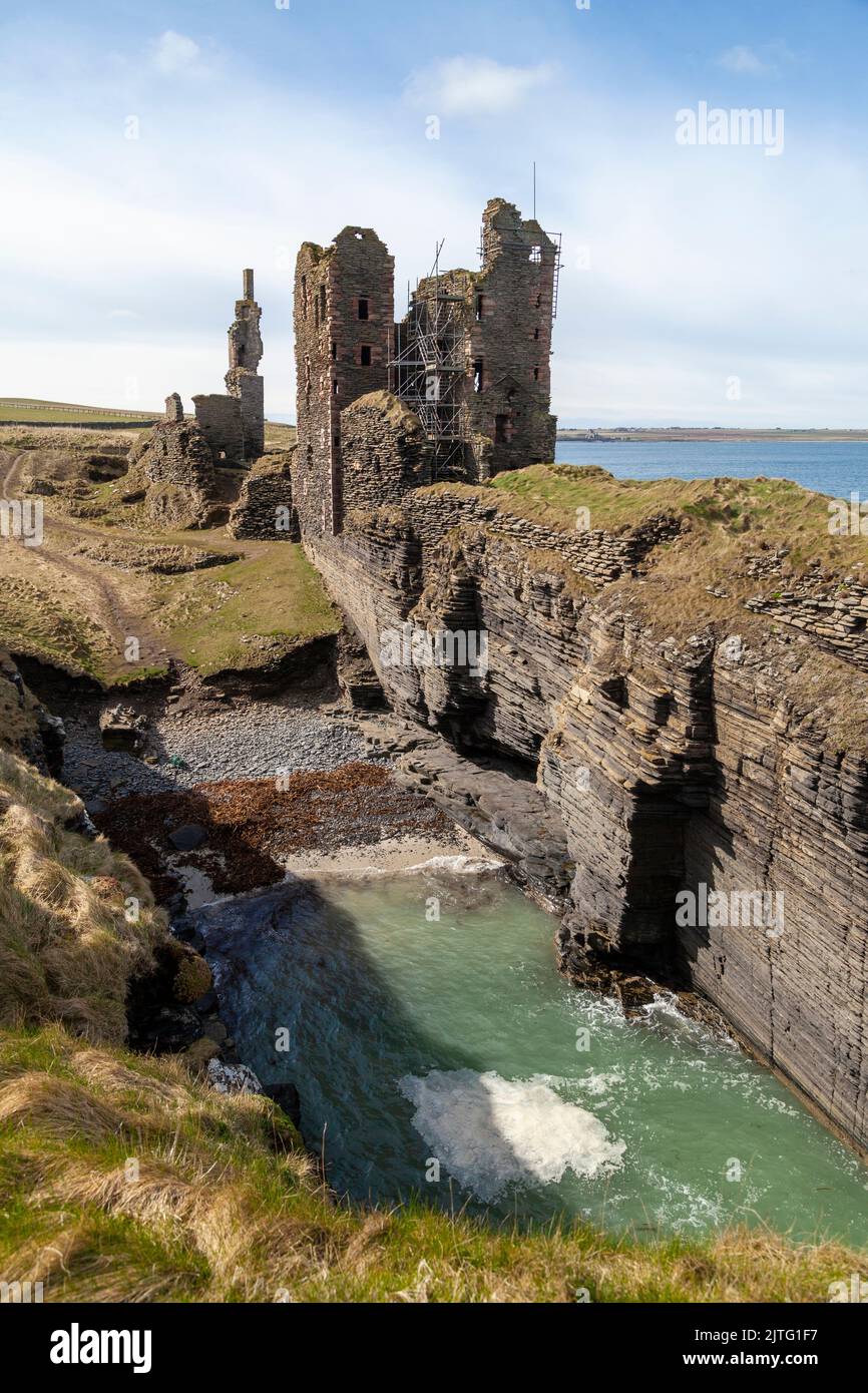 Castle Sinclair Girnigoe is located about 3 miles north of Wick on the east coast of Caithness 