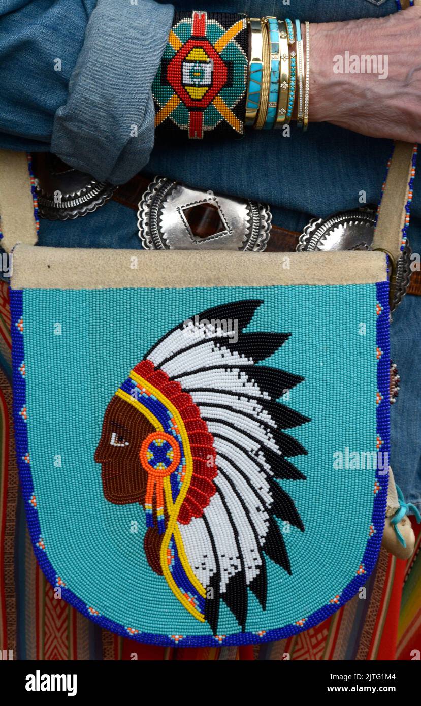 Plateau Horse Pictorial Indian Beaded Bag - Yakima - 20th century | eBay